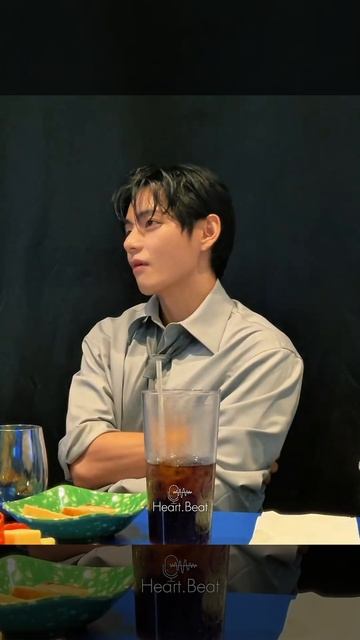 А ГАЛСТУЧЕК ЕМУ ИДЁТ... смотреть онлайн