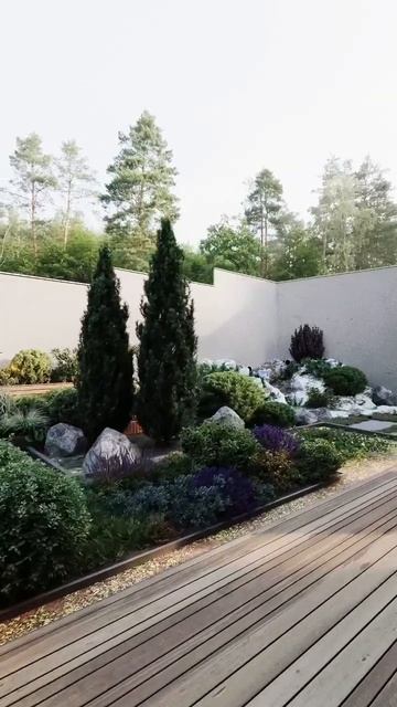 Давайте, что-нибудь сделаем с этими камнями возле забора… #ландшафт #сад #ландшафтныйдизайн #дача