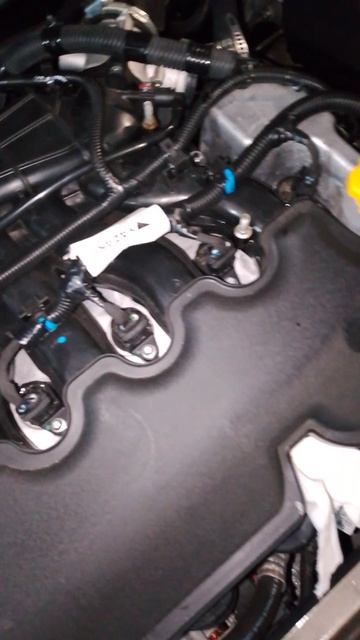 Крышку экран пришлось снять с двигателя при замене масла в лада Веста NG смотреть онлайн