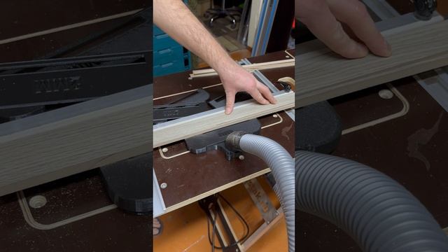 Планка роспуска наличника на верстак с пылеудалением, позволяет распустить наличник под 90 смотреть онлайн