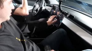 MrBeast на Русском Последний Покинувший Теслу, Получит Ее - Челлендж