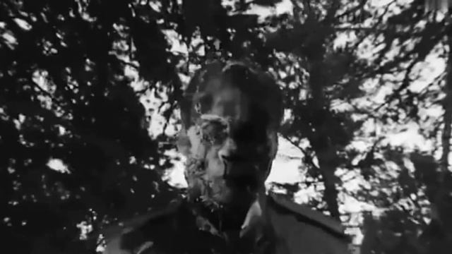 Зомби  превращается в мужика.