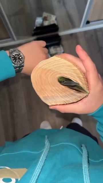 кого порадовать?