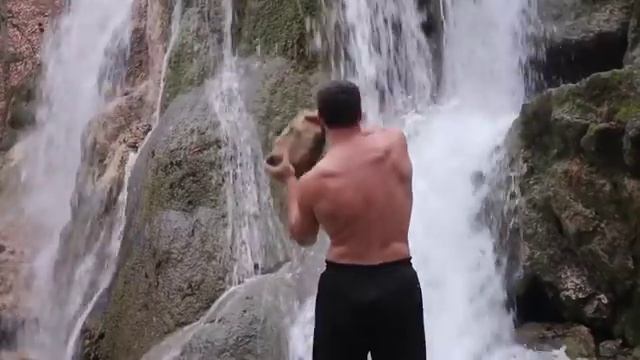 ВОДОПАД СЕРЕБРЯННЫЕ СТРУИ ЗИМОЙ смотреть онлайн