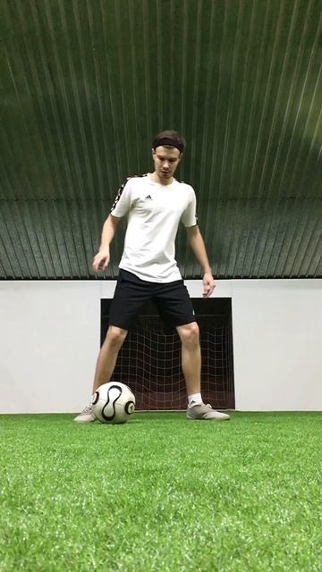 ОБУЧЕНИЕ ФУТБОЛЬНОГО ТРЮКА смотреть онлайн