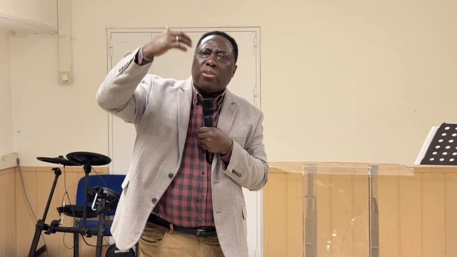 Епископ Джозеф Аду Баах