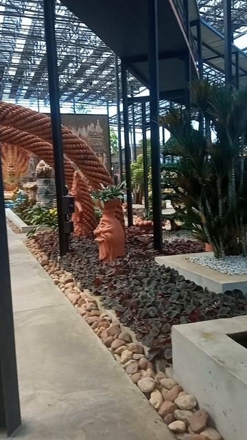 Что скрывает Nong Nooch?Сад помнит, что человек — тоже растение. Только забыл смотреть онлайн