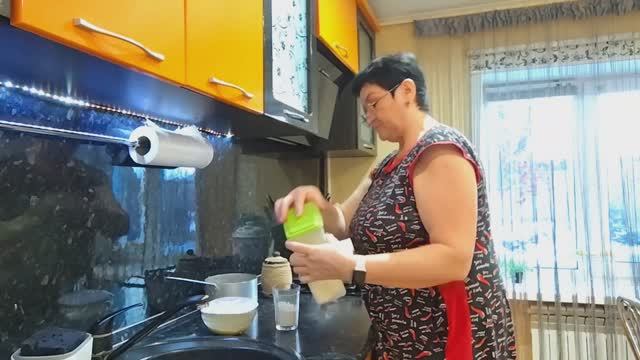 ОБЫЧНАЯ ЖИЗНЬ В СЕЛЕ/НА ЗАВТРАК КАША ДРУЖБА/ЗЯТЬ ЮМОРИТ смотреть онлайн