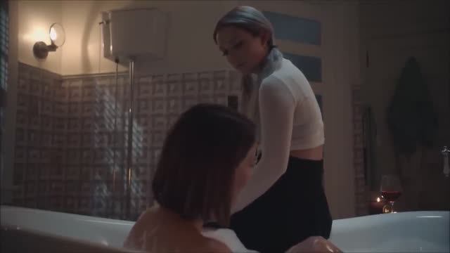 Американская история ужасов: сцена измены лесбиянки