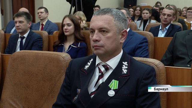 Жители Алтайского края получили высокие награды за вклад в развитие региона смотреть онлайн
