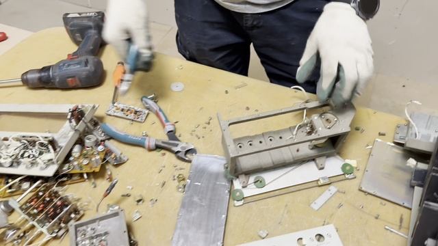 В разборе ГЕНЕРАТОР СИГНАЛОВ ВЫСОКОЧАСТОТНЫЙ Г4-143 смотреть онлайн