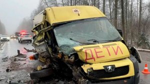 Микроавтобус с детьми попал в ДТП в Брянской области: более 20 пострадавших, возбуждено дело