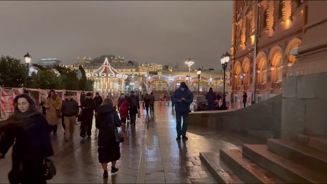🎄Вокруг Красной площади ночью новогодние огни и праздничная атмосфера Москвы✨🌃 смотреть онлайн