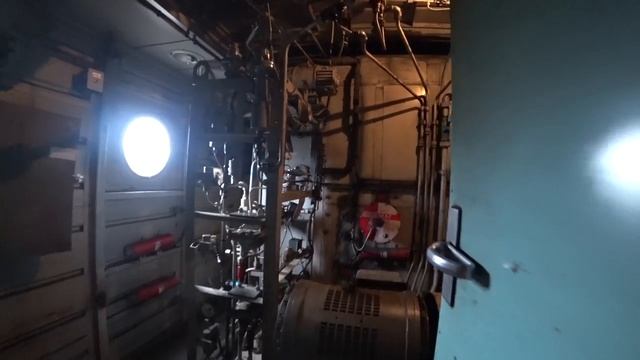 Обзор машинное отделение электровоза 2ЭС4К смотреть онлайн