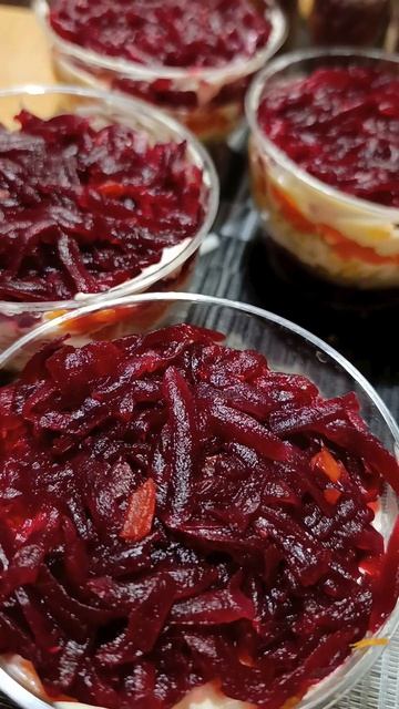 Салат на Новый год, эффектный и очень вкусный. Царская шуба