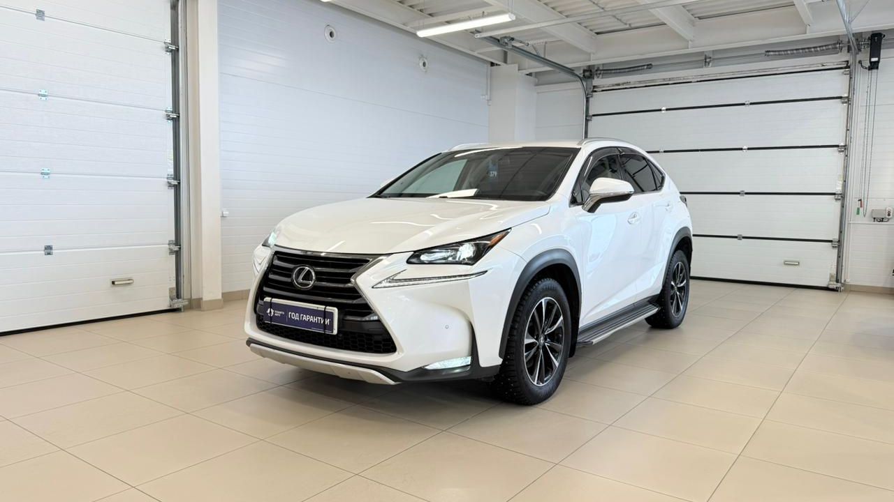 Lexus NX200, 2015 год