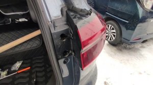 Замена лампочки стоп-сигнала на Chery Tiggo 7 Pro