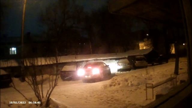 Танк  выезжает из ГАРАЖА...