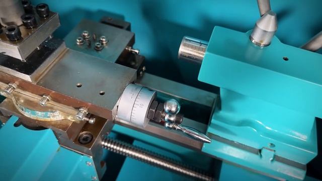 Токарный станок с ЧПУ AURA ТМ 300 CNC смотреть онлайн