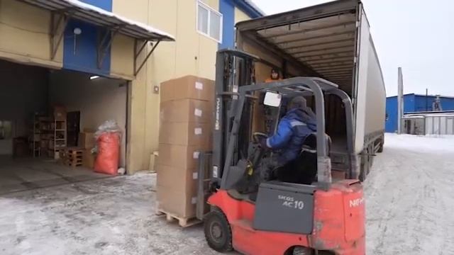 Подарки из Кузбасса доставят на дом юным горловчанам смотреть онлайн