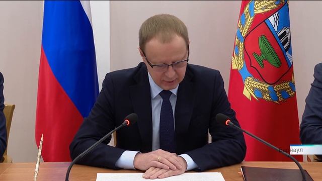 Виктор Томенко подписал соглашение с краевым профсоюзом и регобъединением работодателей смотреть онлайн