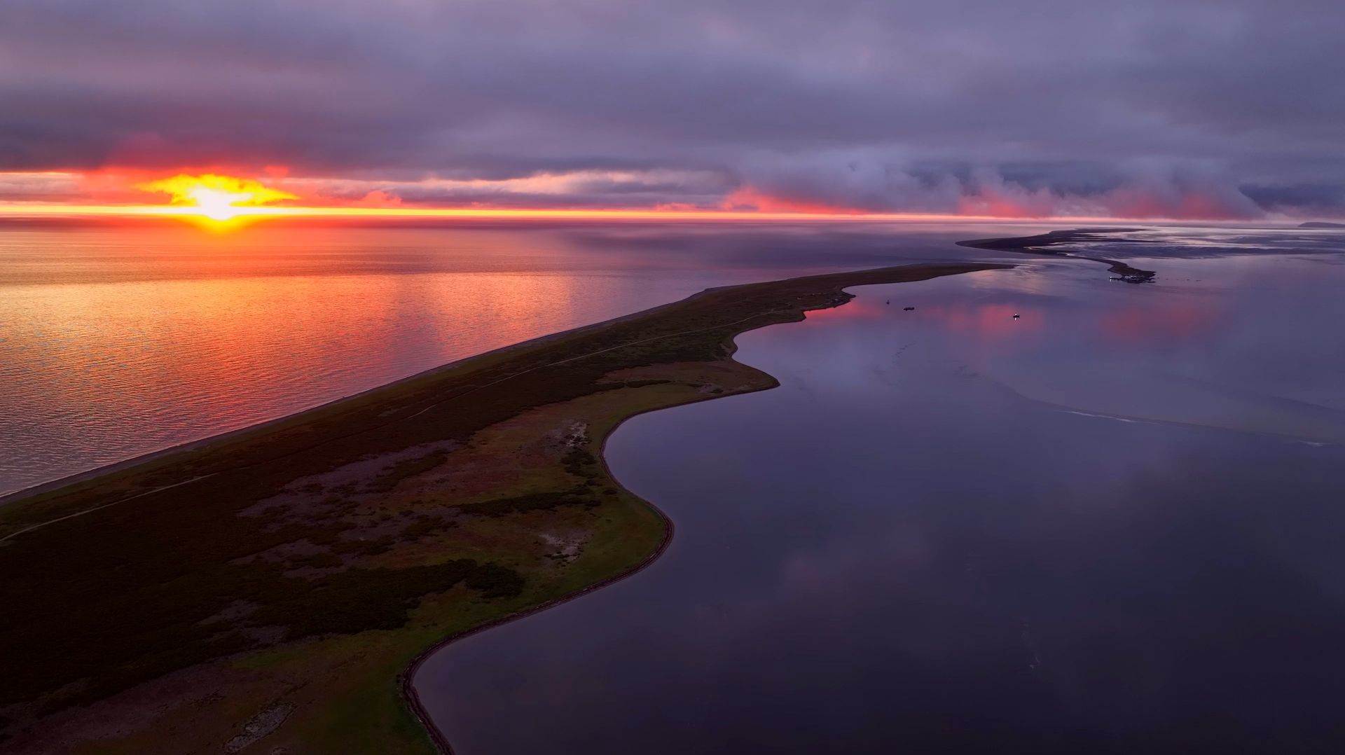 24 день путешествия на каяке по Охотскому морю (29 день в общем, с косатками)