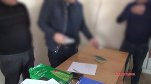 Россия фуқаросига ID карта олиб бериш 500 доллар сўраган ўртакаш қўлга олинди
