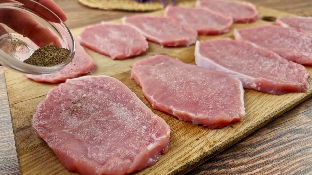 Вкусно, сочно! Мясо в духовке, праздничный рецепт! Самый простой рецепт. смотреть онлайн