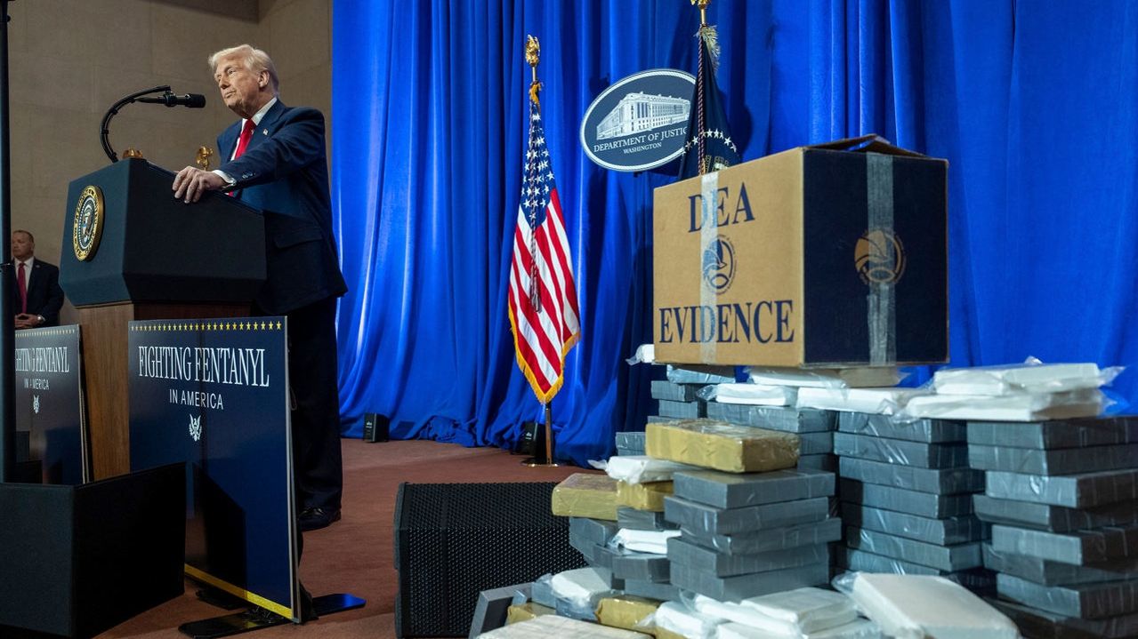 Игорь Панарин о борьбе Трампа с британским дурманом для Америки смотреть онлайн