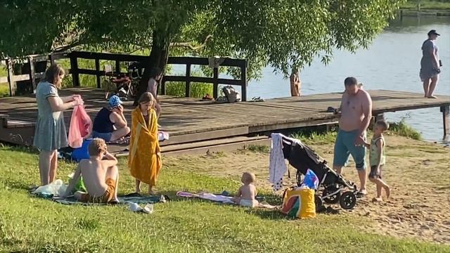 «Никольские Озера» расположен в 32 км от МКАД по Калужскому шоссе близ деревни Филино. смотреть онлайн