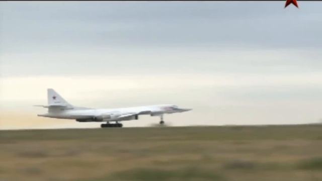 Сверхзвуковой стратегический бомбардировщик Ту-160 имени Туполева