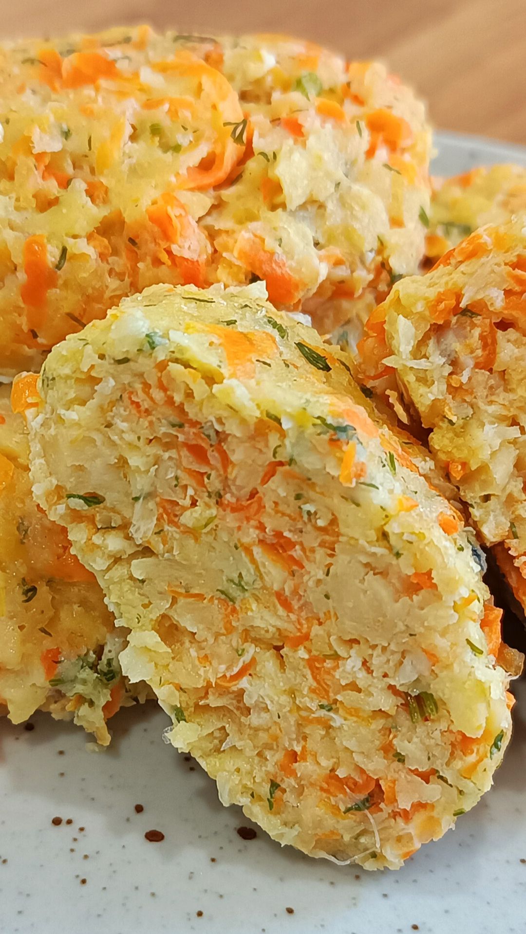 ДИЕТИЧЕСКИЕ РЫБНЫЕ КОТЛЕТЫ из хека с морковью и укропом, приготовленные на пару смотреть онлайн