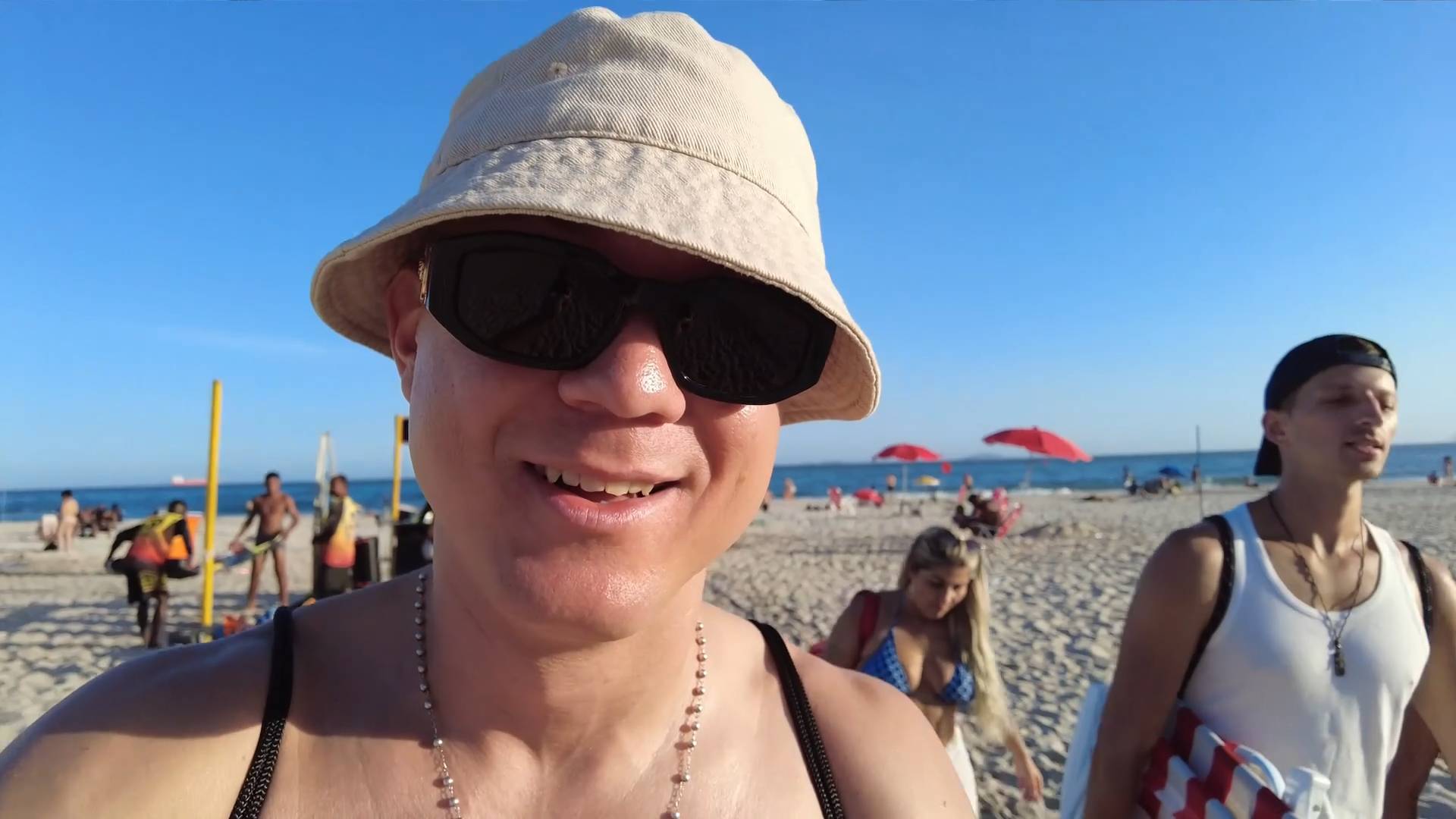 🇧🇷КАК ОТЖИГАЮТ ГАРЯЧИЕ ЛАТИНКИ НА ПЛЯЖЕ КОПАКАБАНА 🇧🇷 РИО ДЕ ЖАНЕЙРО БРАЗИЛИЯ смотреть онлайн