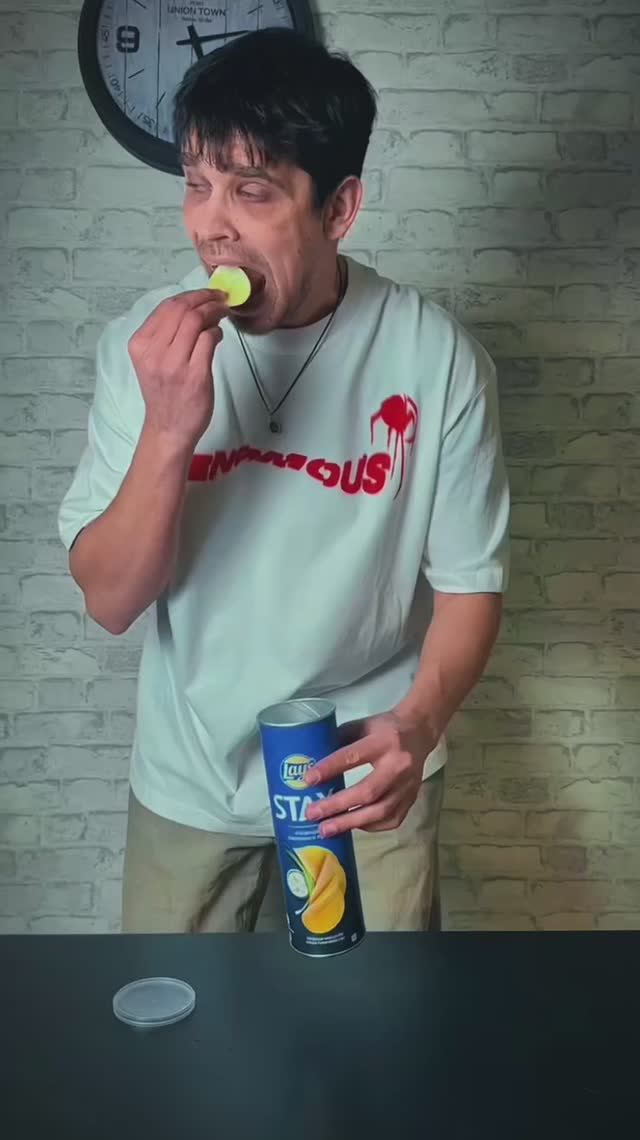 Он съел все ЧИПСЫ 😅 смотреть онлайн