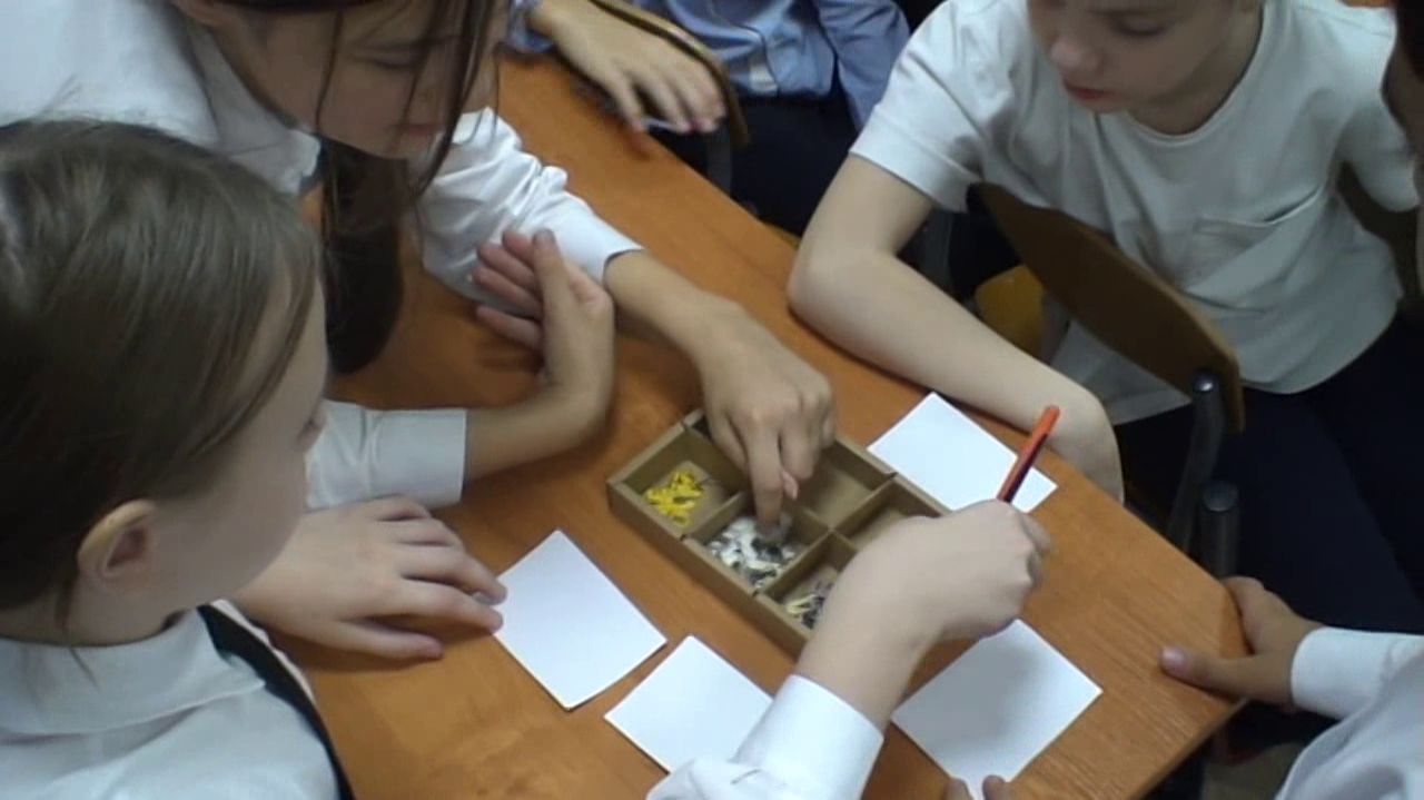 Репортаж о том, как ребята готовили мамам подарки