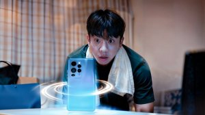 Взяв в руки волшебный телефон, бедный молодой человек стал богатым председателем правления.