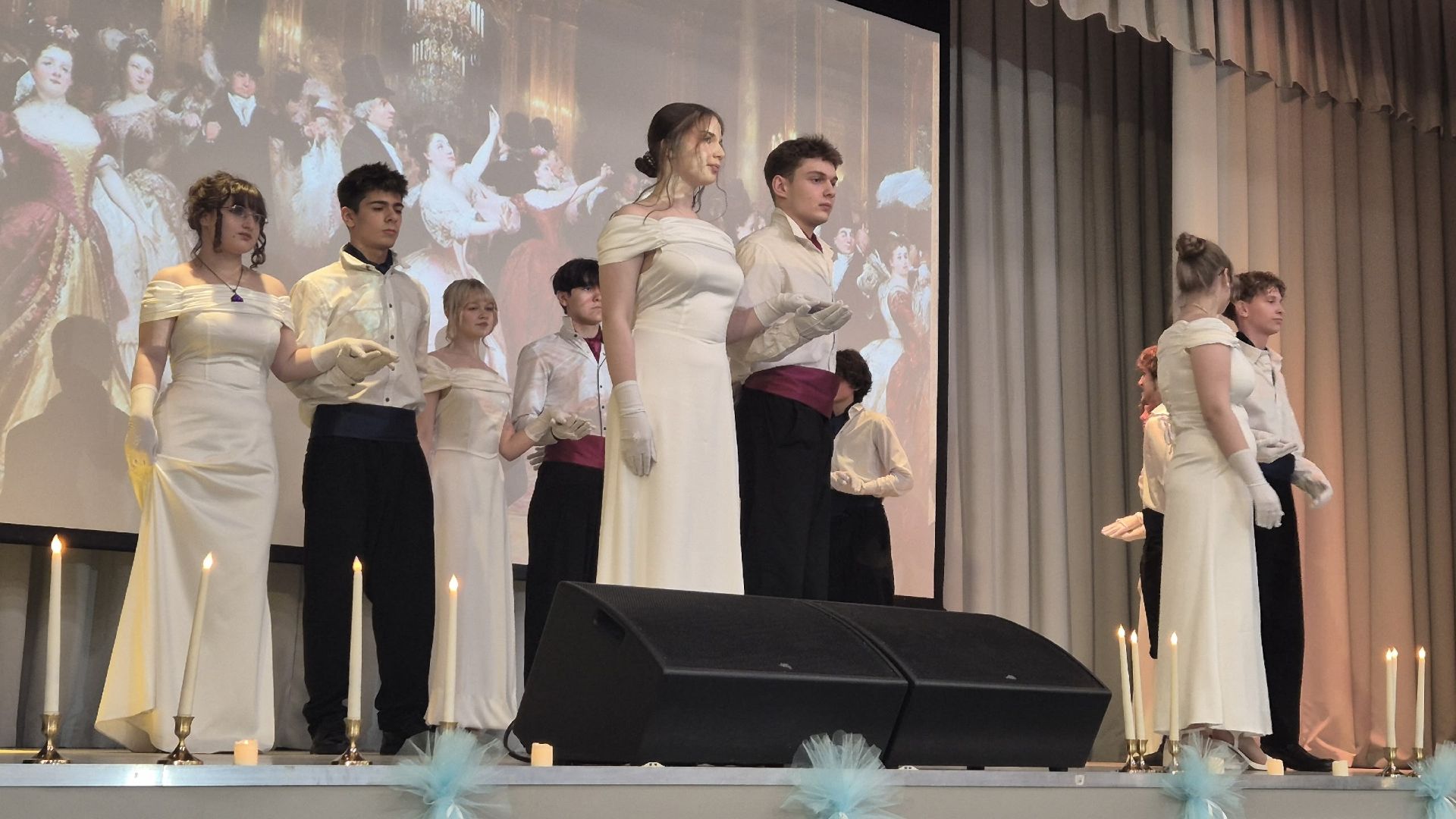 Школьный бал, но в эпохе XIX века. В Образовательном комплексе №2 прошёл бал Пушкина смотреть онлайн