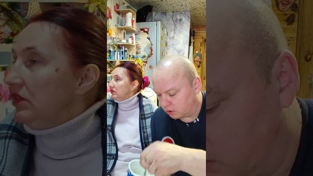 Второй дневной эфир от 16.12.25 два Санта Клауса проголодались и пошли точить после работы с ёлкой ? смотреть онлайн