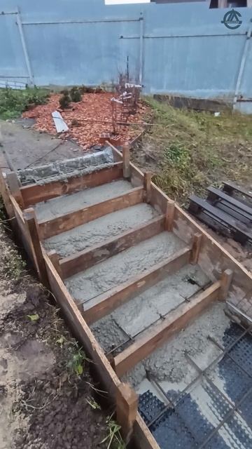 Вечная лестница и дорожка в саду! Заливаем монолитную лестницу и дорожку из бетона.