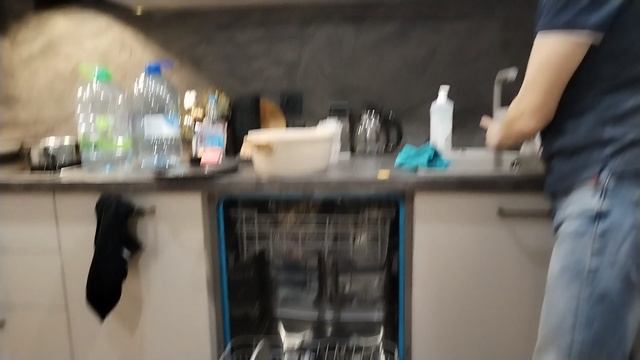 Кофемашина и посудомойка радуют на кухне смотреть онлайн