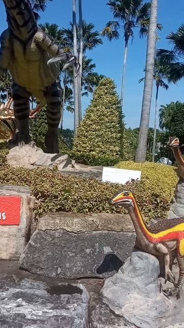 Этот сад хранит древнюю тайну… Юрский период по-тайски: что скрывает Nong Nooch? смотреть онлайн