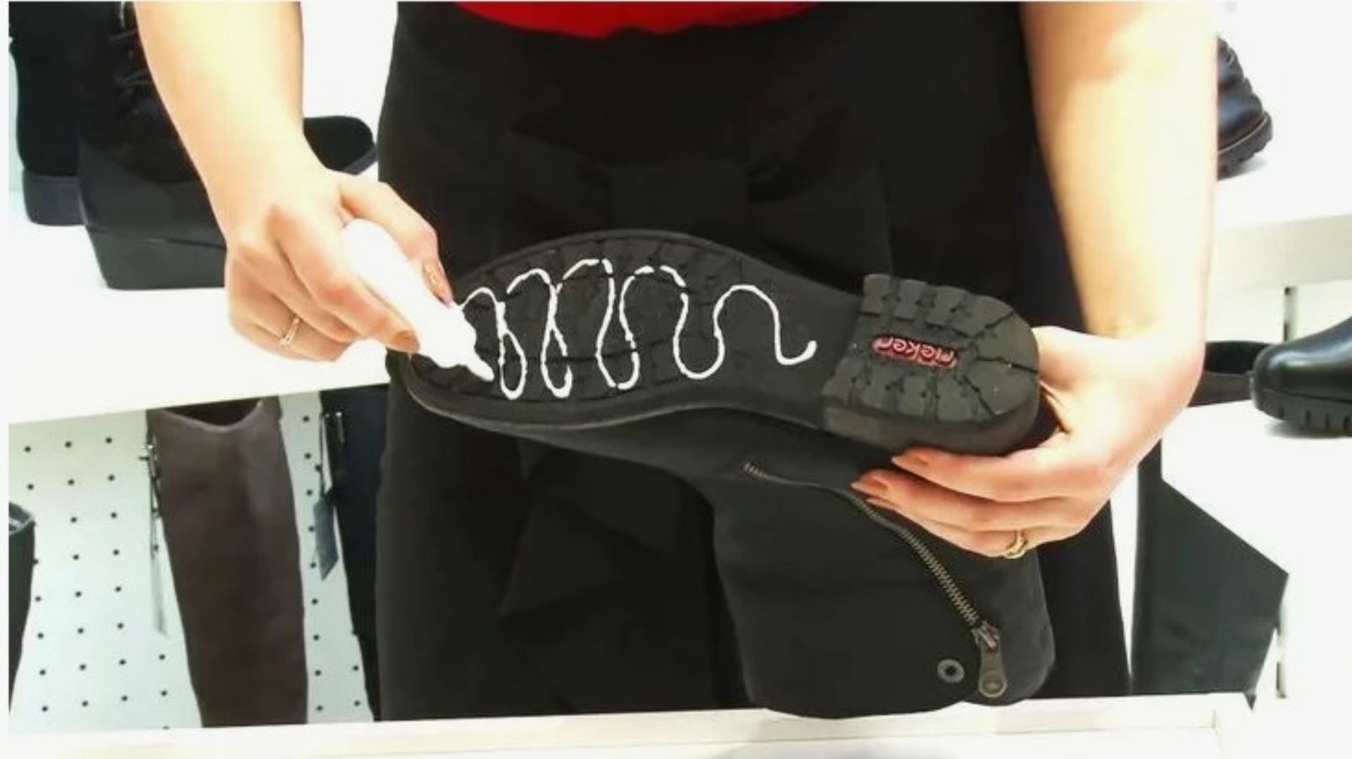 Вы не поверите, но это спасает от падений зимой. Способы сделать подошву не скользкой