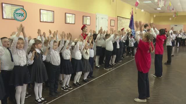 В центре образования №14 120 учеников посвятили в «Орлят России» смотреть онлайн