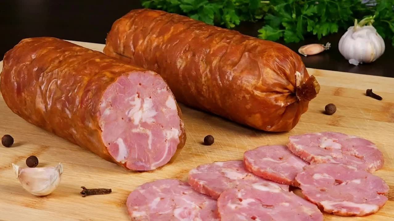 Как приготовить домашнюю колбасу? Это гораздо вкуснее и полезнее, чем то, что продаётся в магазине. смотреть онлайн