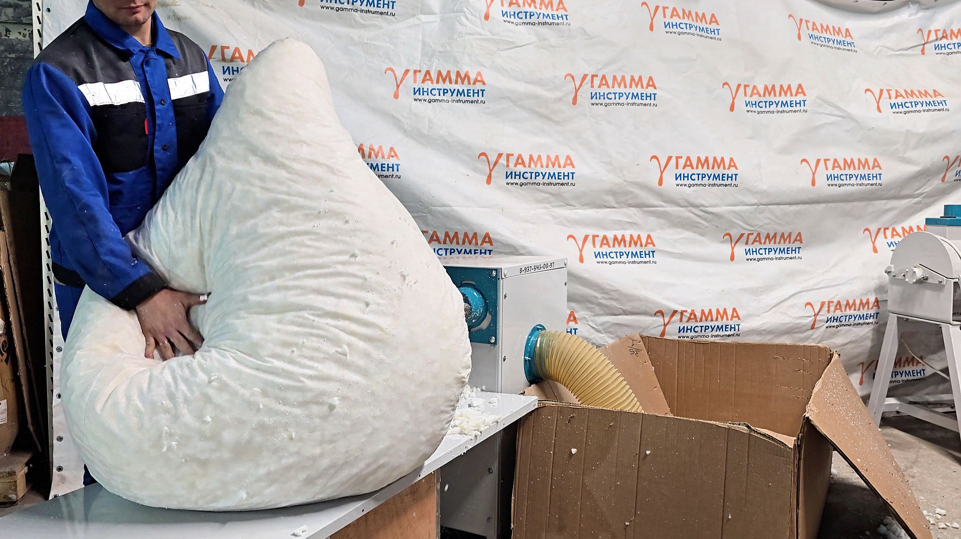 Набивка поролоном кресло мешка | Набивочная машина НП-2