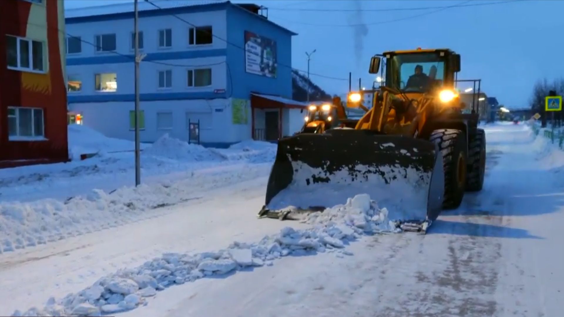 В Омсукчанском округе устраняют последствия сильного снегопада смотреть онлайн
