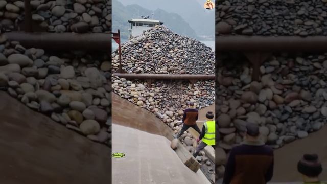 Строительство. разгрузка баржи смотреть онлайн