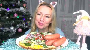 Мукбанг новый Сосиски с горчицей , яйца жареные, салат овощной! Еда на камеру.