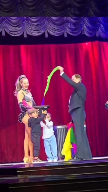 Малой знает куда смотреть