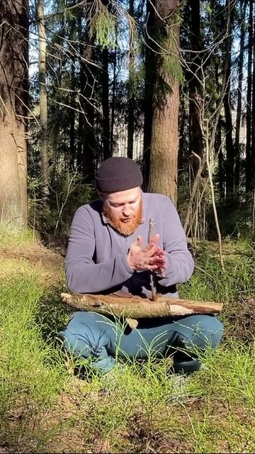 Добыча огня при помощи палок  #бушкрафт #юмор #shorts